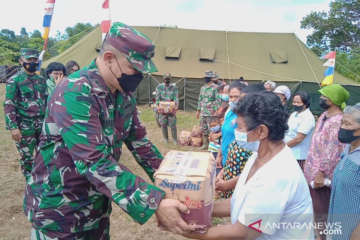 Satgas TMMD ke-112 Sangihe salurkan 100 paket bantuan kepada warga