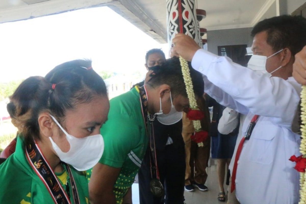 Peraih medali PON Papua, Jeka dan Rosalina tiba di Simalungun