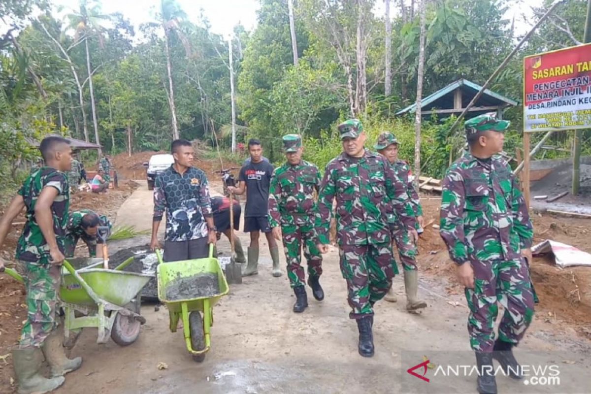 Aster Kasdam XIII Merdeka kunjungi lokasi TMMD ke-112 di Sangihe