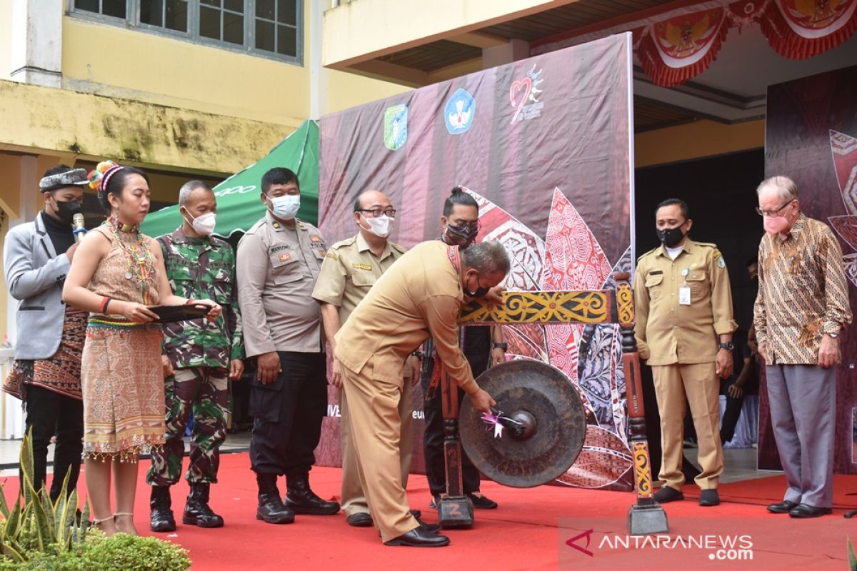 Pemkab Sintang gelar pameran kain tradisional secara virtual