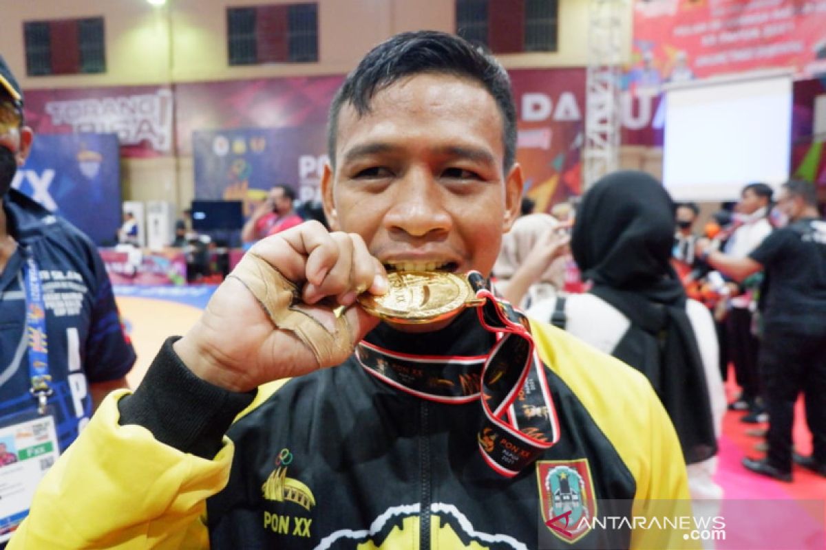 PON Papua - Wrestling gives first medal for South Kalimantan