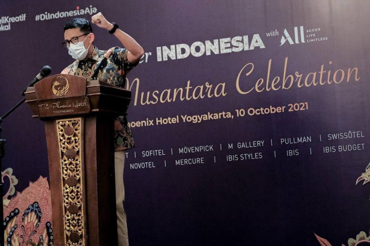 Menteri Sandiaga ingin batik jadi simbol kebangkitan ekonomi sektor ekraf