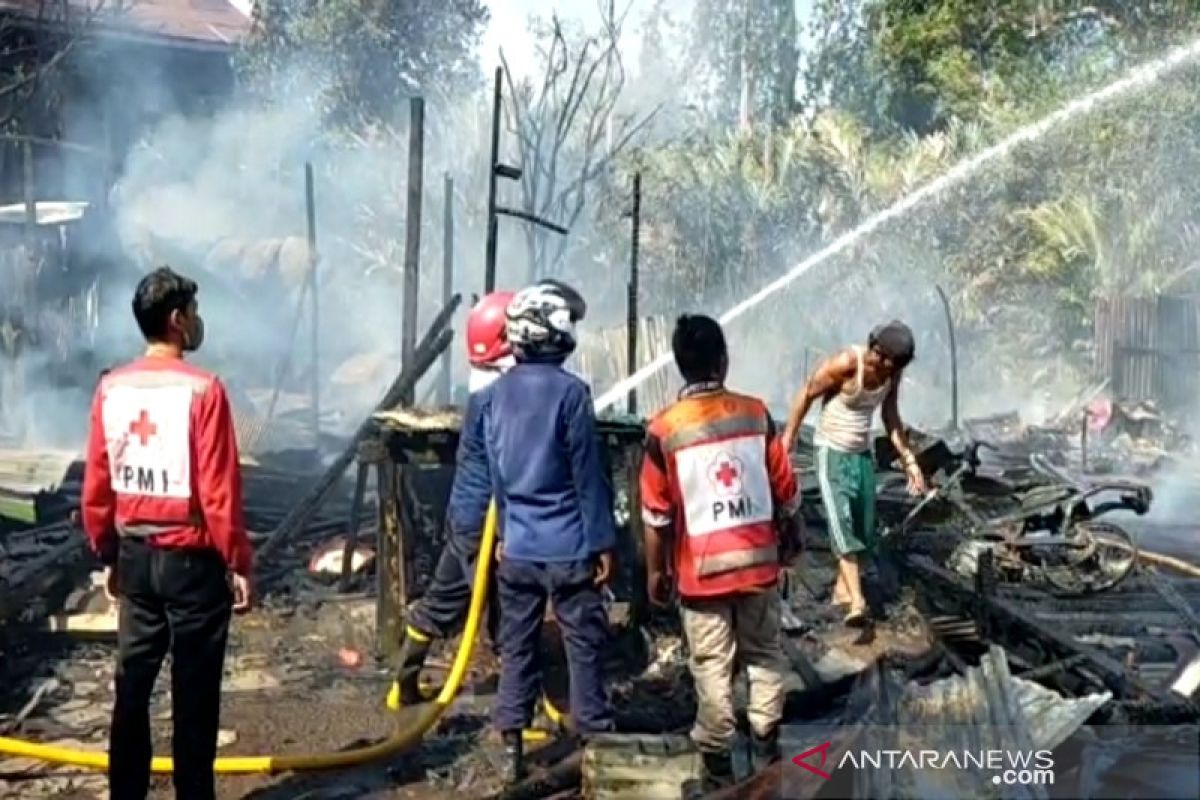 Kebakaran di Sampit hanguskan dua rumah warga