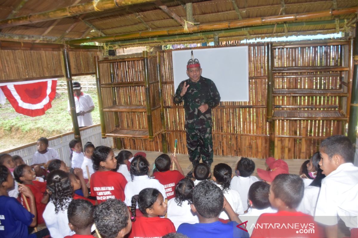 Danrem Binaya bantu siswa di Negeri Niniari, kepedulian sosial