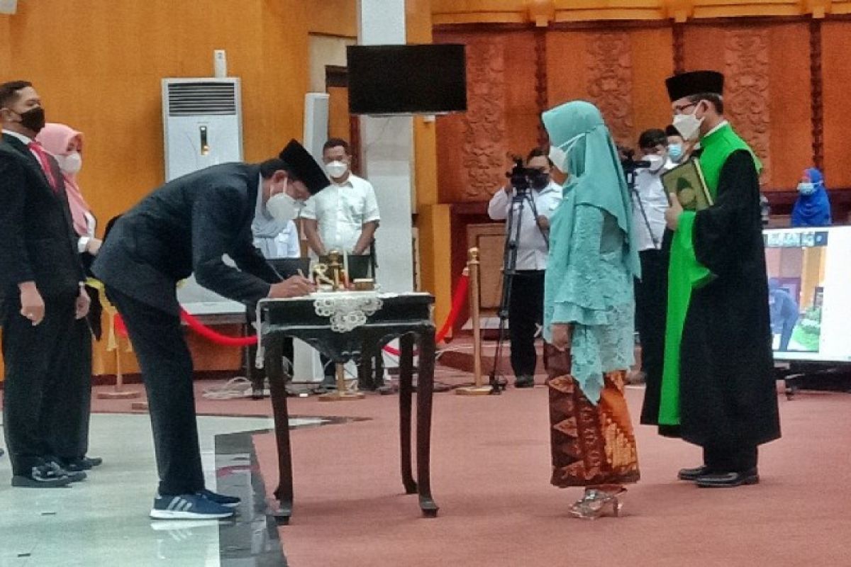 Zuhrotul Mar'ah resmi dilantik jadi anggota DPRD Kota Surabaya