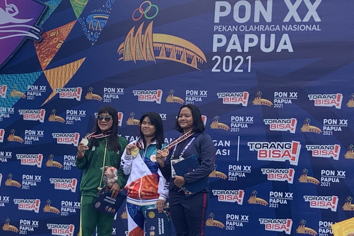 Tuan rumah Papua raih emas selam laut 6.000 meter finswimming putri