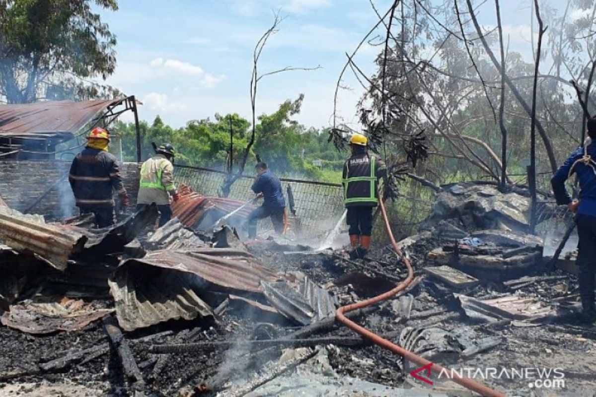 Ibu dan dua anaknya tewas terbakar di kamar mandi