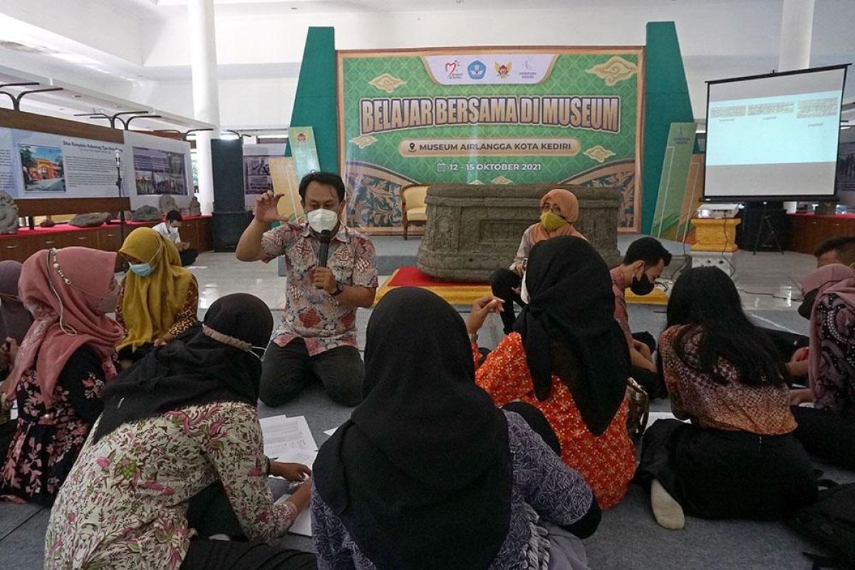 Pemkot Kediri ajak kaum remaja pelajari aksara jawa kuno