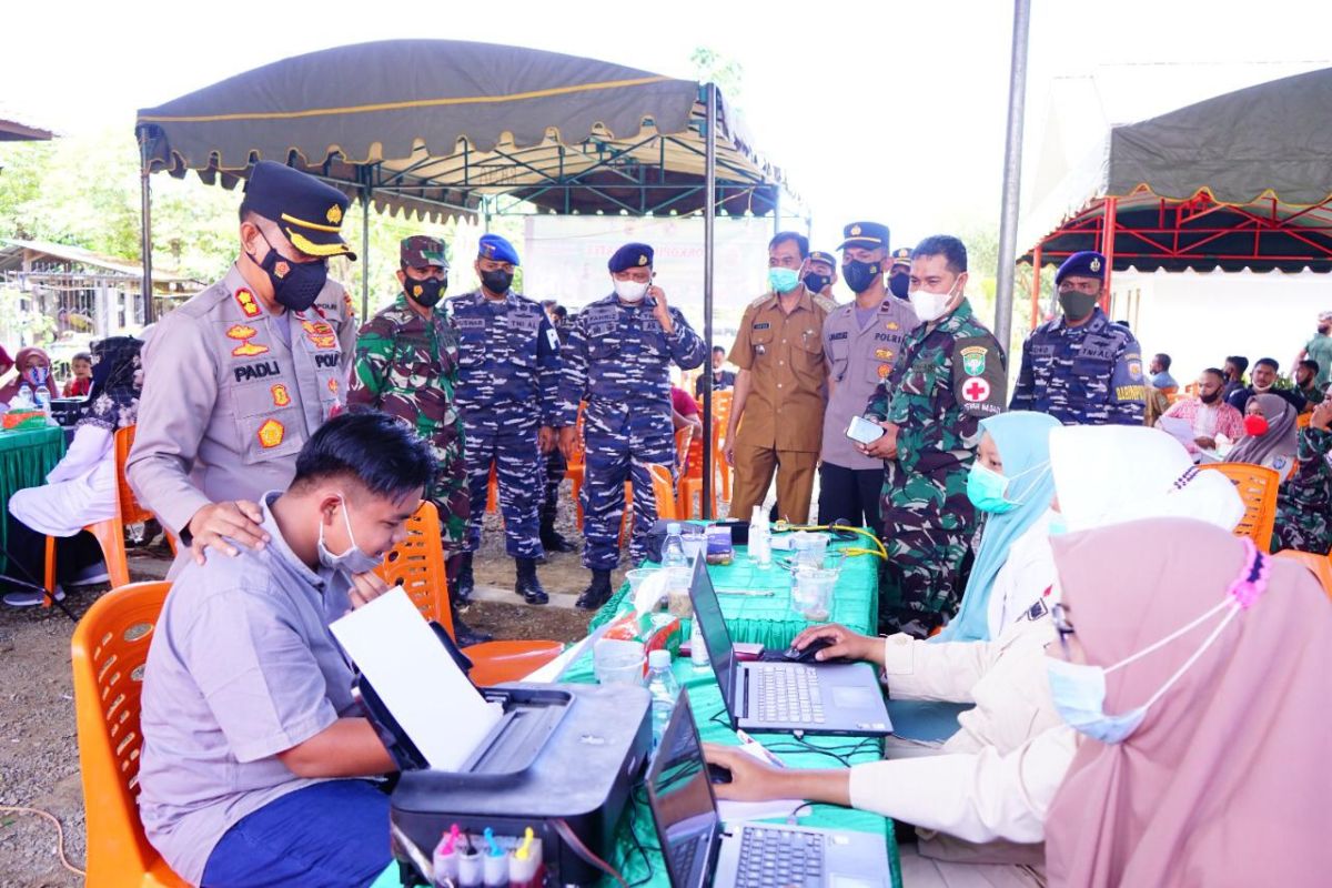 Panglima Laot buka gerai vaksin bersama TNI dan Polri