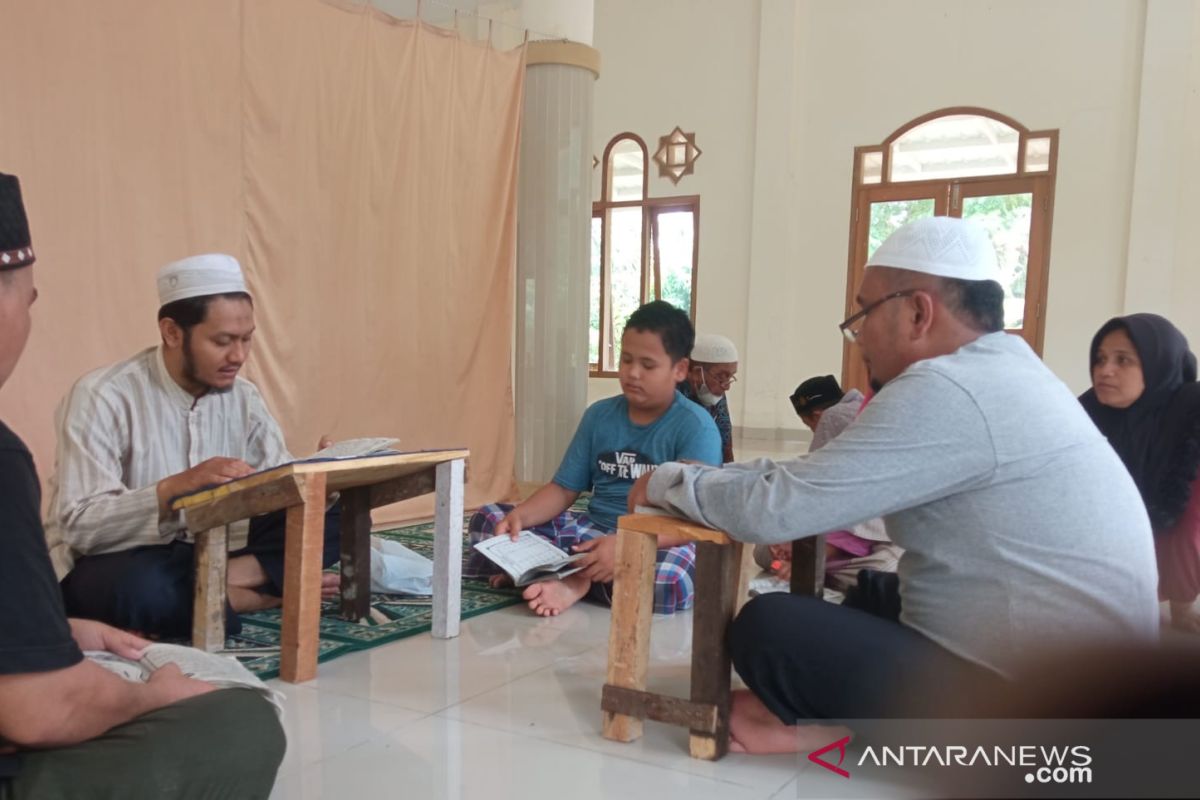 Delapan muallaf baru di Aceh dapat bantuan dari Baitul Mal