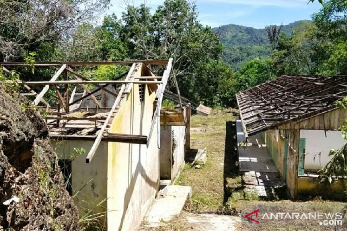 Atap SD Negeri 200218  Padangsidimpuan dicuri, Kepala sekolah lapor polisi