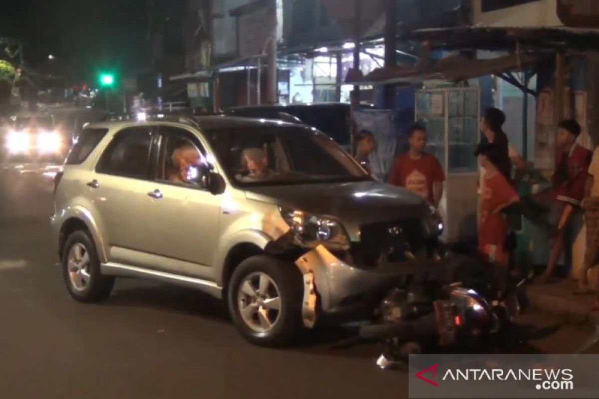 Polisi dalami kasus kecelakaan mobil tabrak tiga sepeda motor di Tebet