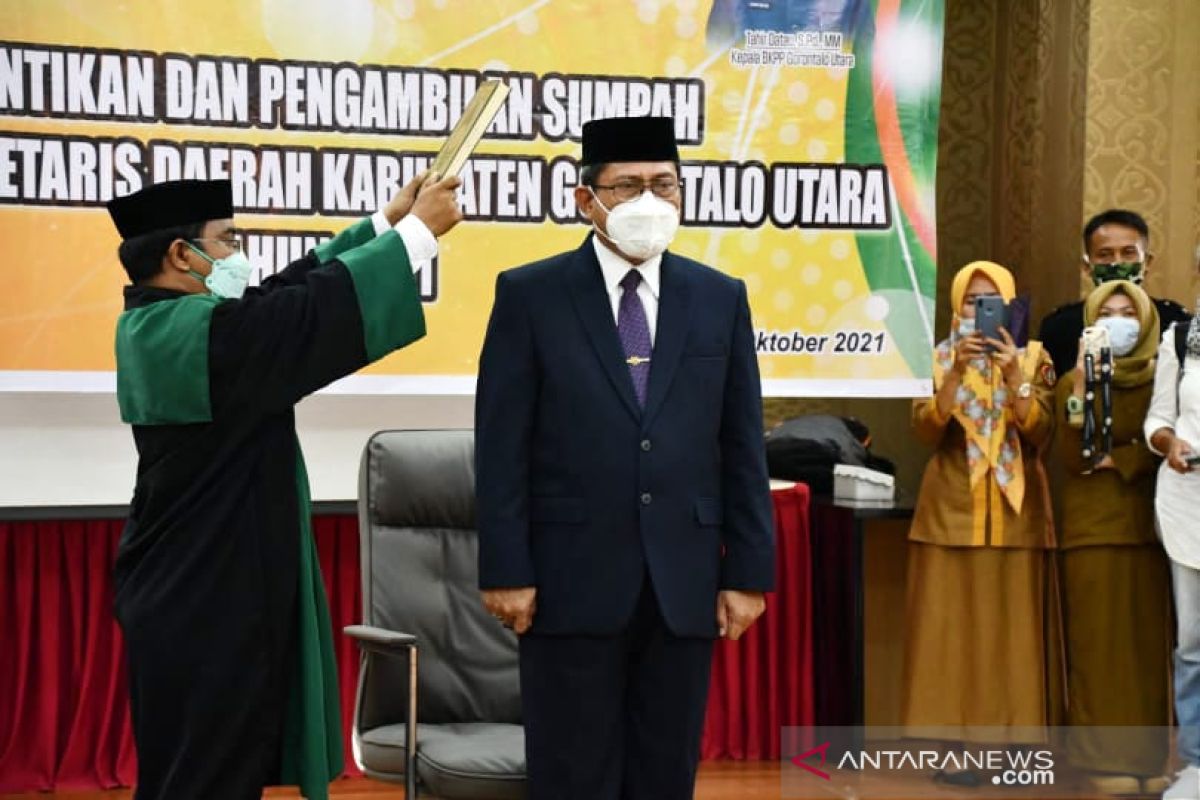 Bupati Gorontalo Utara lantik Penjabat Sekretaris Daerah