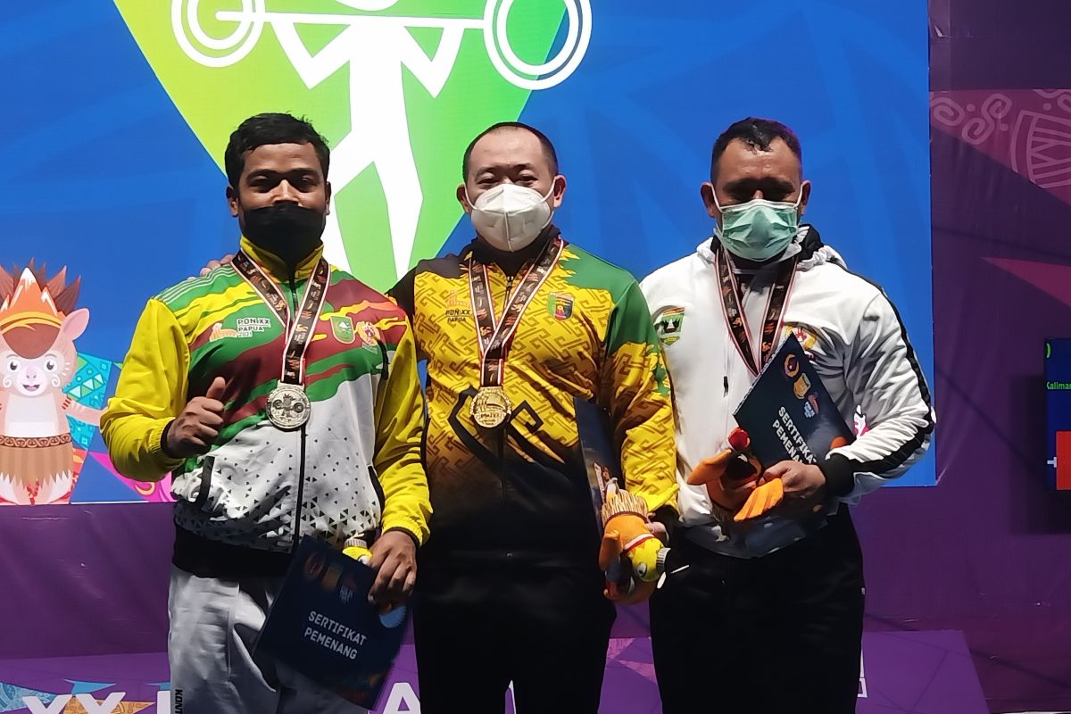 Lifter Lampung Robi Sujanto sumbang emas angkat berat 87 kg