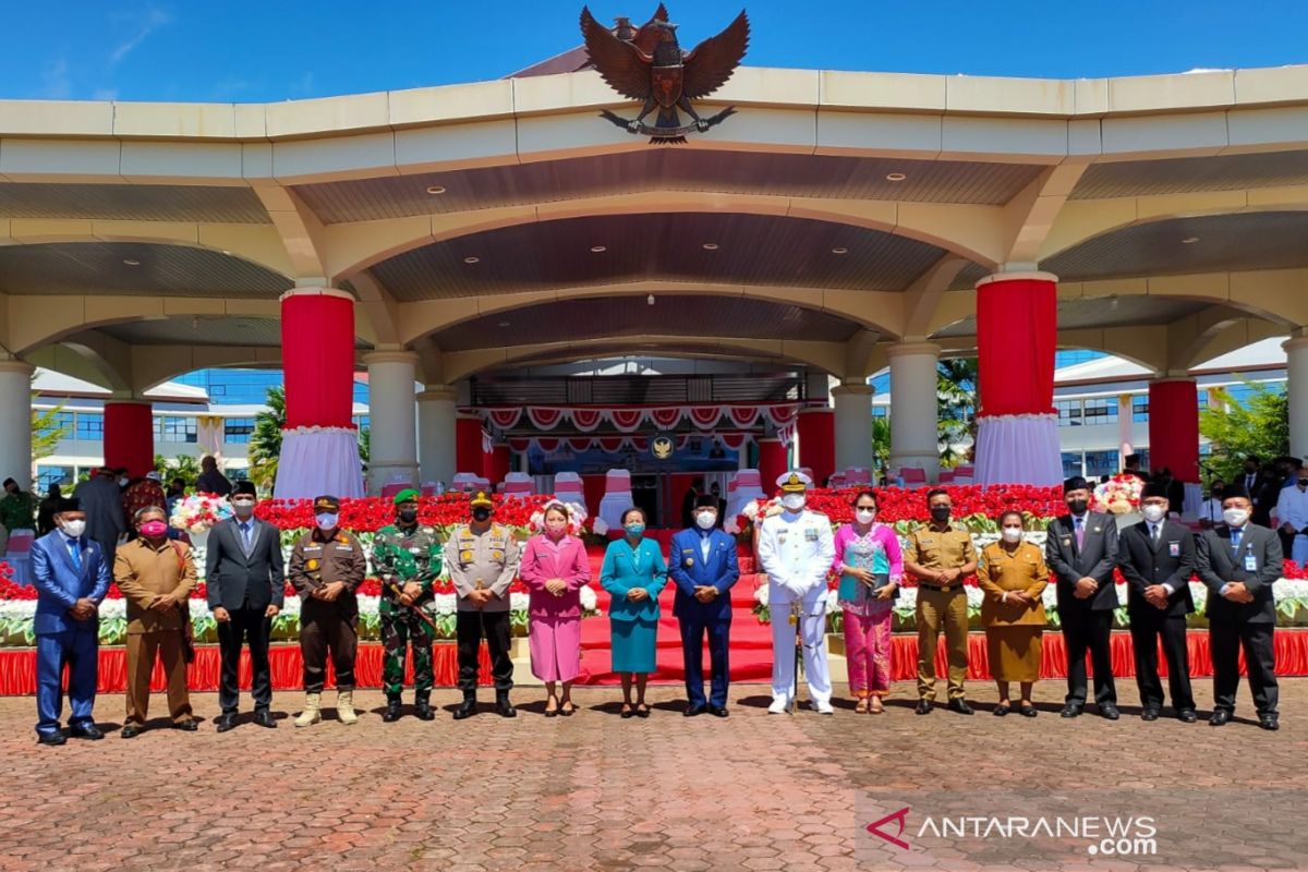 HUT ke 22 Provinsi Papua Barat masih dipimpin Dominggus Mandacan