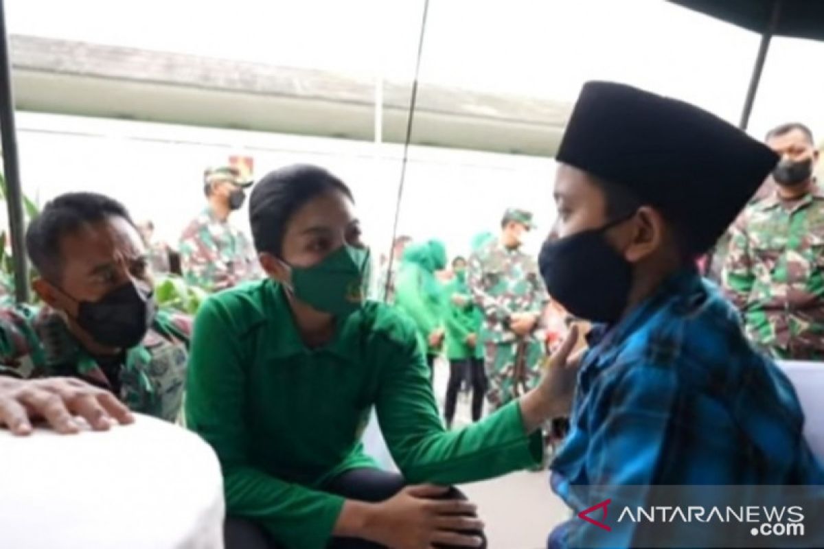 Jenderal Andika semangati para anak yatim piatu