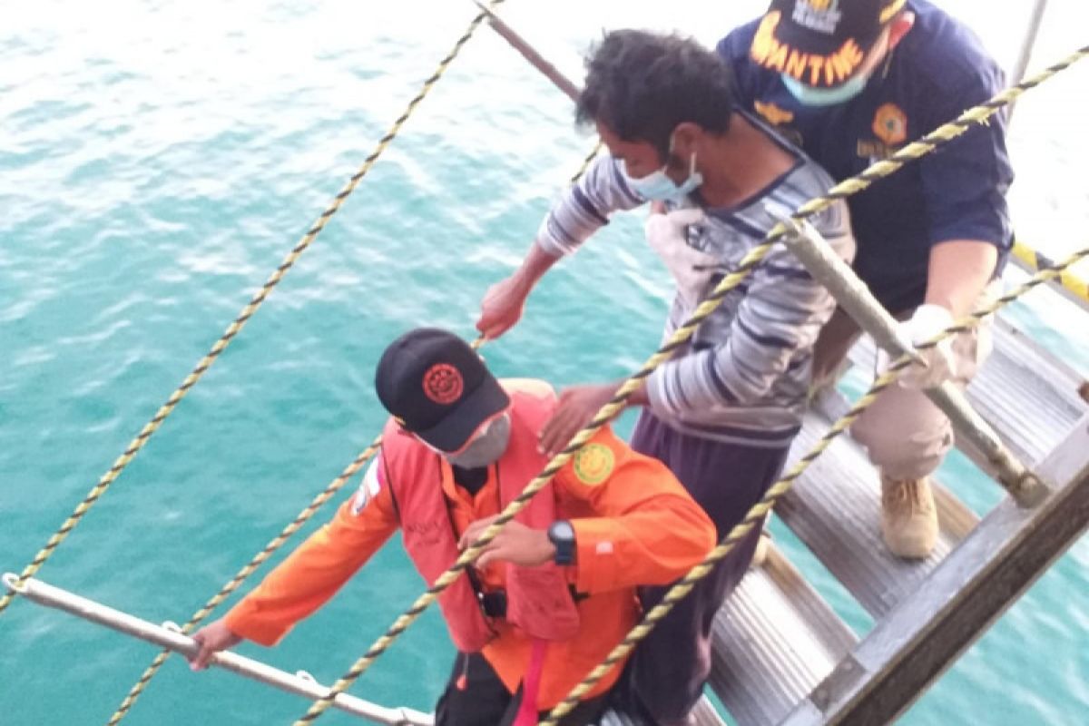 Tiga nelayan Sibolga yang tenggelam di Perairan Agam ditemukan selamat