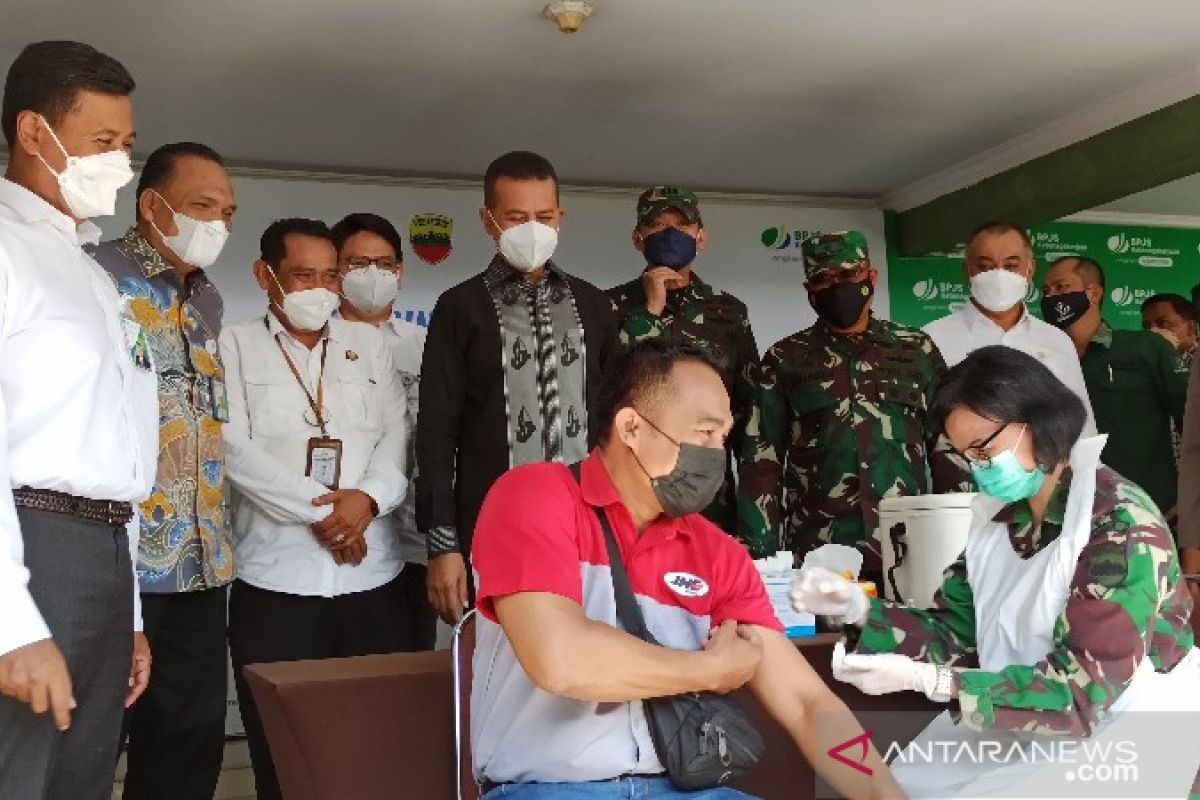 BPJAMSOSTEK gelar vaksinasi COVID-19 sasar 5.000 pekerja di Medan