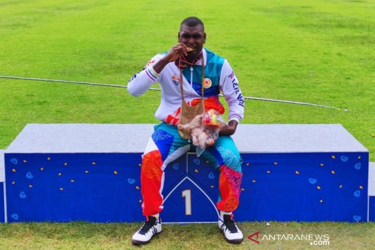 Medali emas atletik Papua pertama disumbang Arnoldus dari lempar cakram