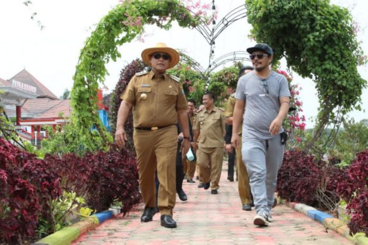 Bupati Lampung Selatan dampingi vokalis Jamrud kunjungi kebun edukasi