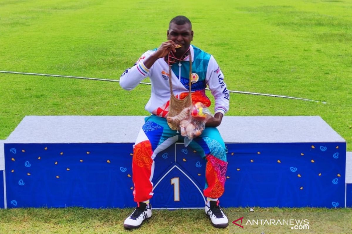 Emas atletik Papua pertama diraih Arnoldus dari lempar cakram