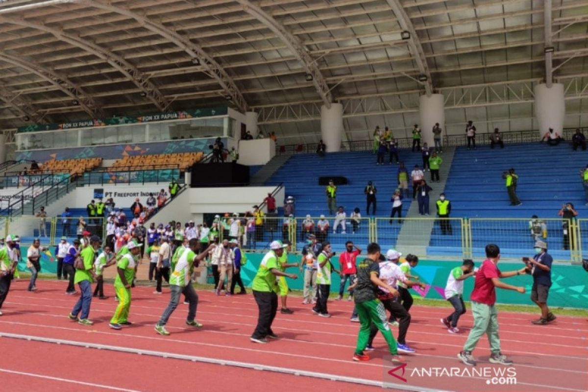 Penonton hingga panitia sukacita sambut emas pertama atletik Papua