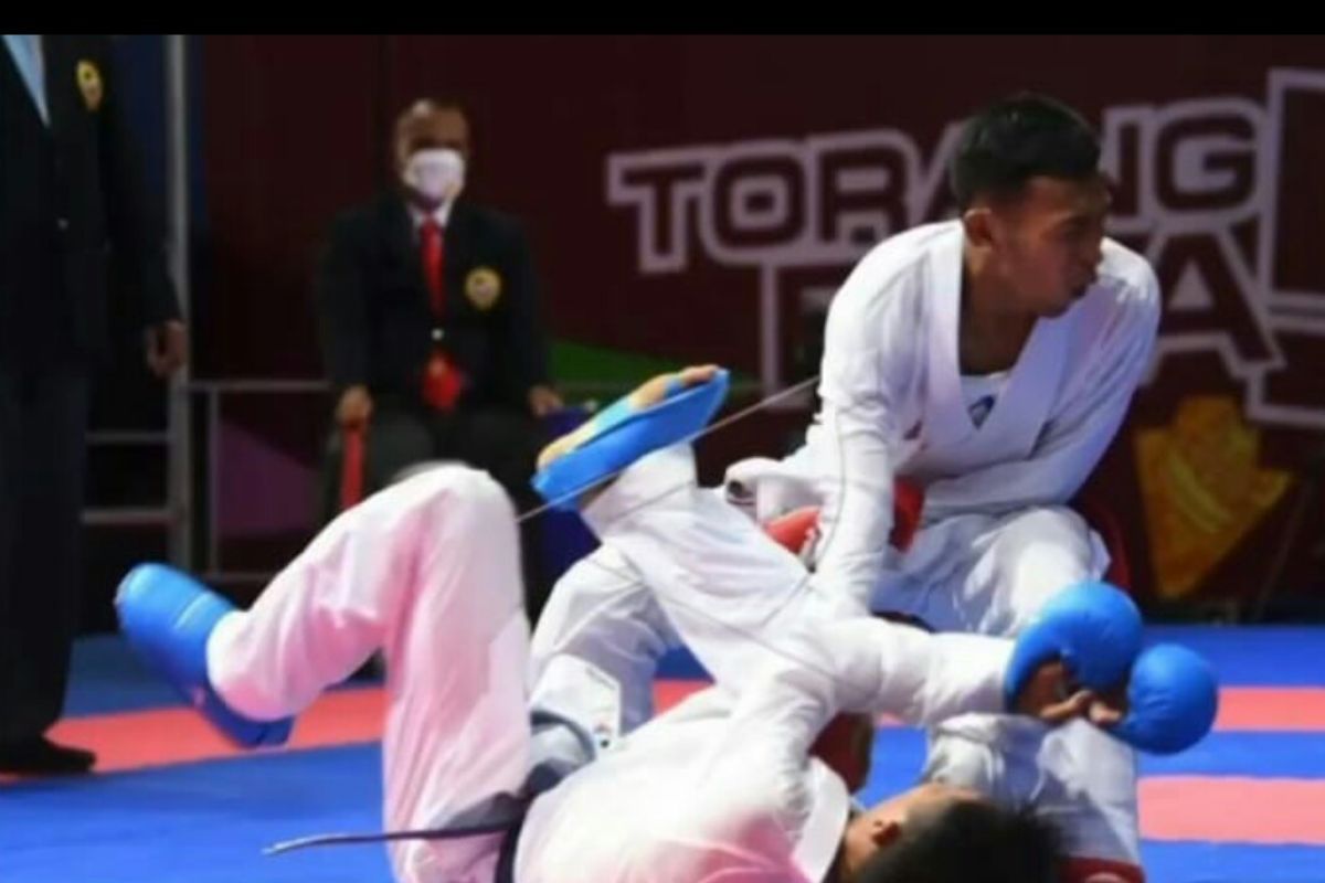 PON Papua - Karateka Lampung Ari Saputra raih medali emas