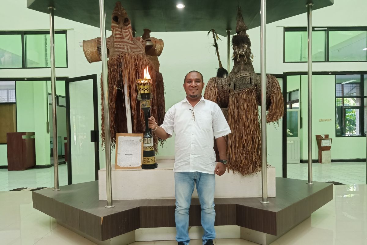 PON Papua - Enrico Yori Kondologit, kurator muda di Museum Uncen Jayapura
