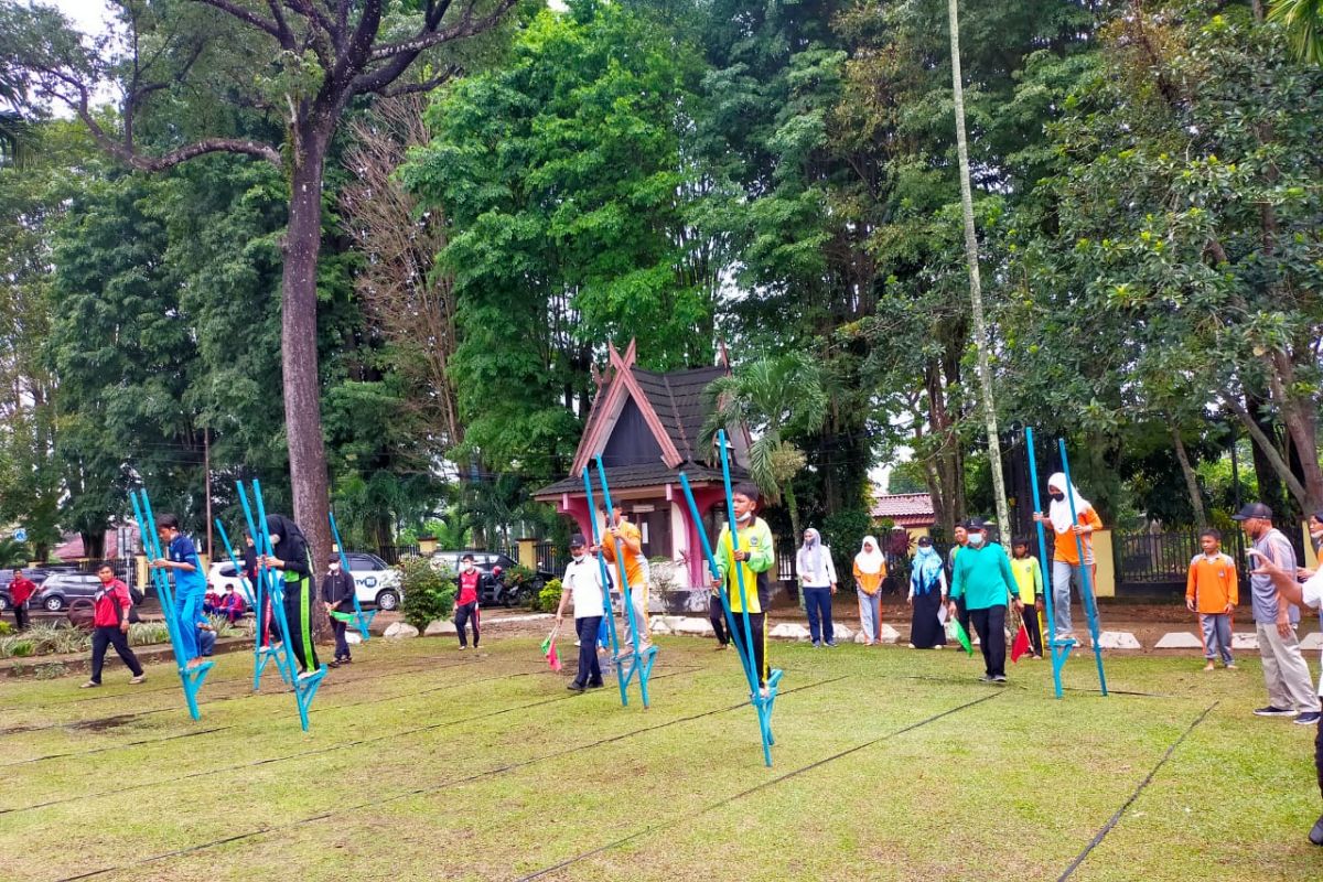 Museum Siginjei ajak siswa SMP Kota Jambi main enggrang