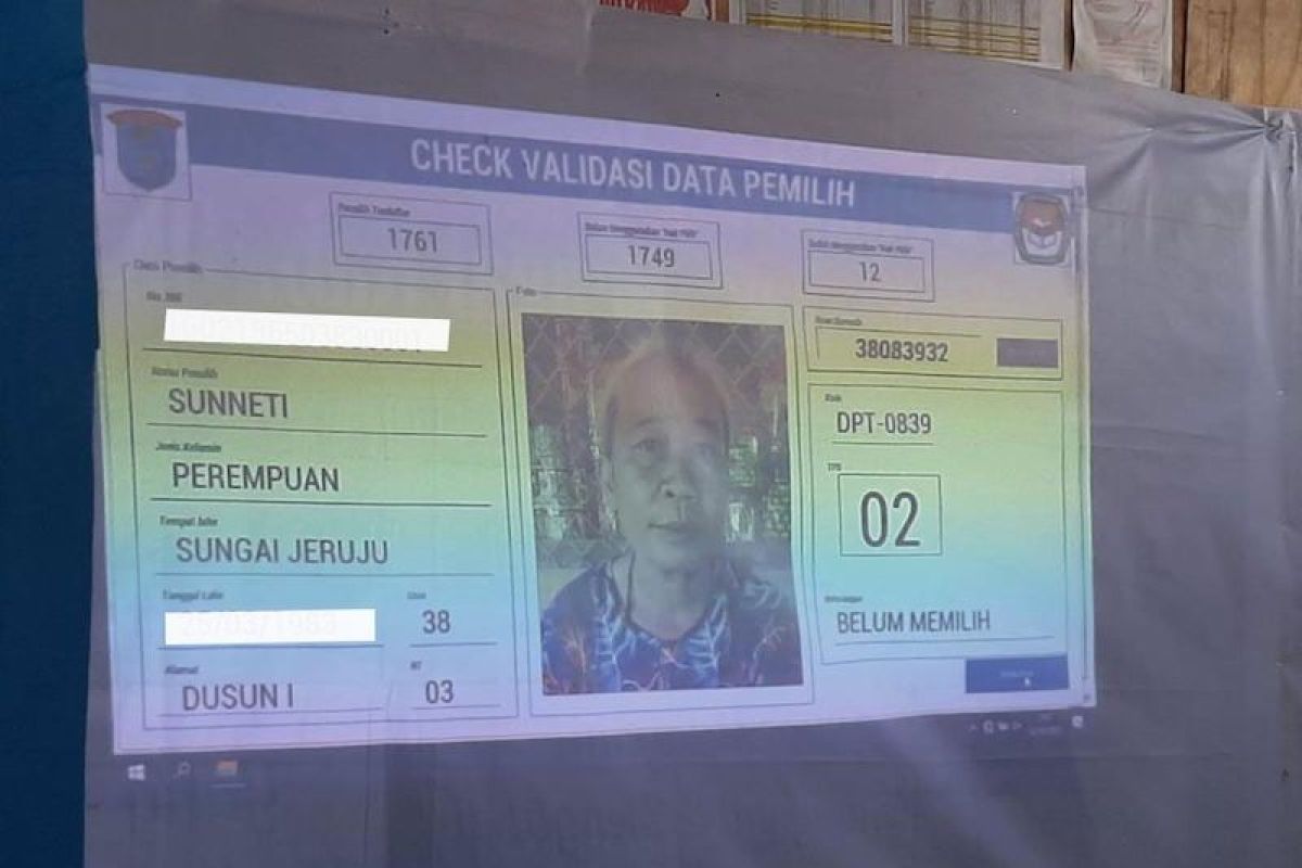 Dua kakak beradik inovasi gunakan sistem  barcode pada Pilkades OKI