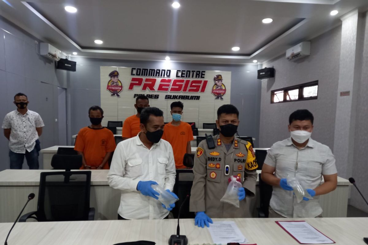 Polres Sukabumi ringkus dua penyelundup benur lobster