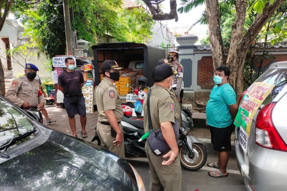 Satpol PP Bali ingatkan pedagang bermobil tak gunakan badan jalan