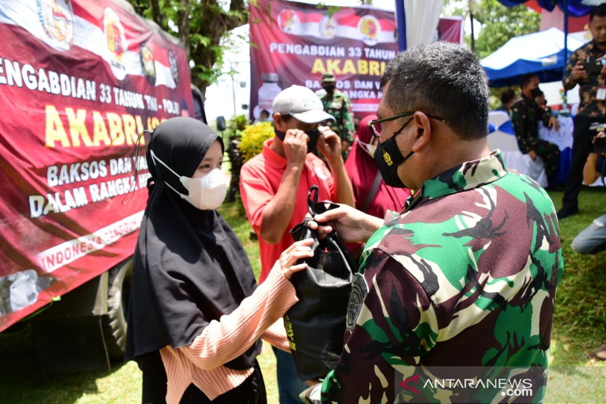 Peringati 33 tahun Akabri, Lantamal VI salurkan 3.000 paket sembako