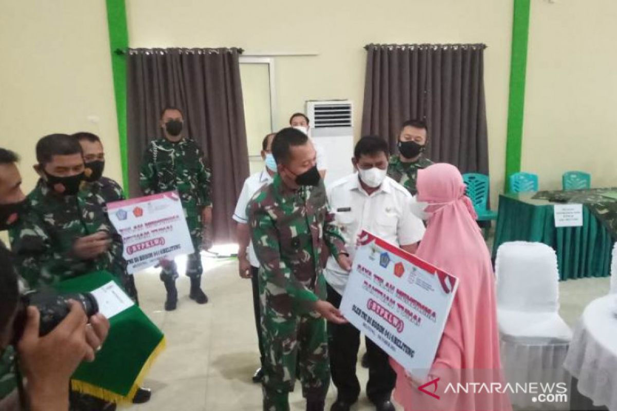 1.328 PKL dan warung di Belitung dan Belitung Timur menerima bantuan tunai