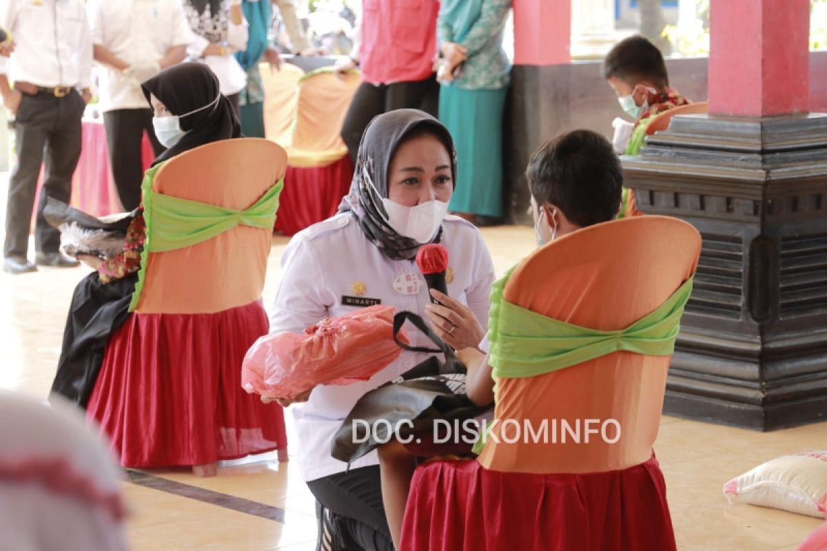 Bupati Tulangbawang serahkan bantuan PMTAS untuk murid SD