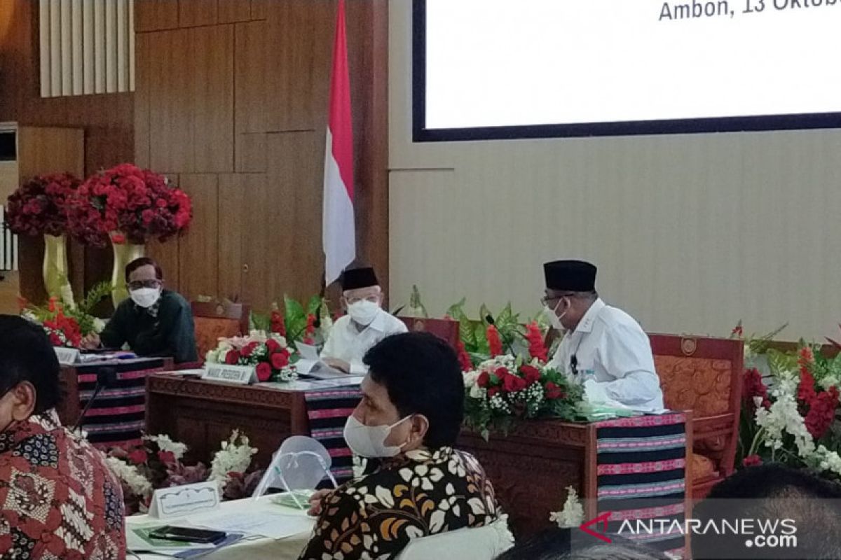 Vice President leads meeting on ending extreme poverty in Maluku