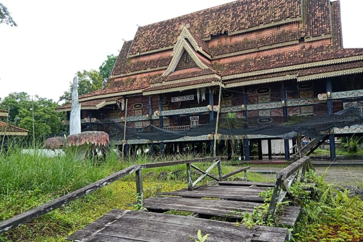 Bangunan Anjungan di kompleks MTQ Jambi mulai lapuk