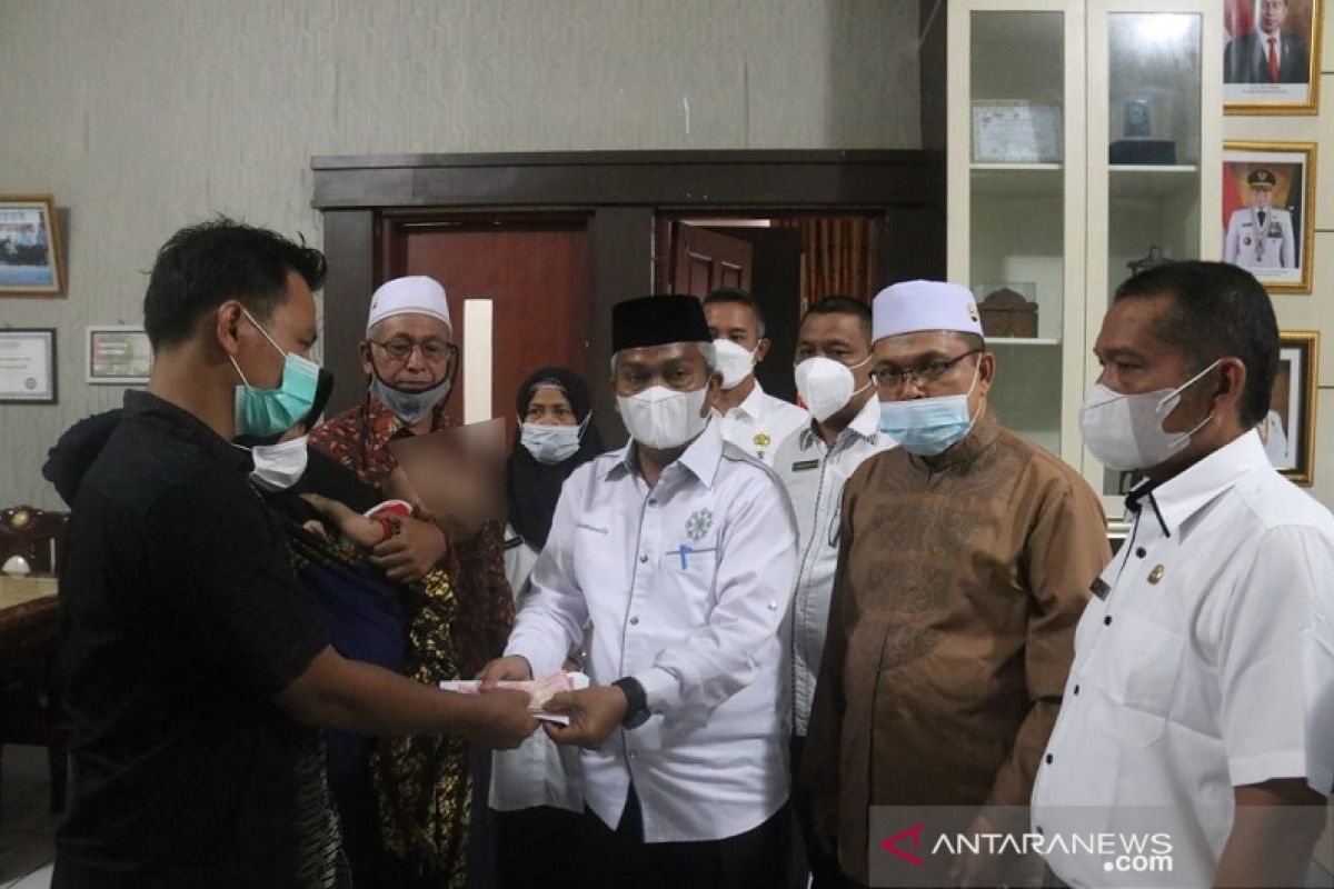 Baznas Palas bantu biaya perobatan anak penderita penyakit tumor