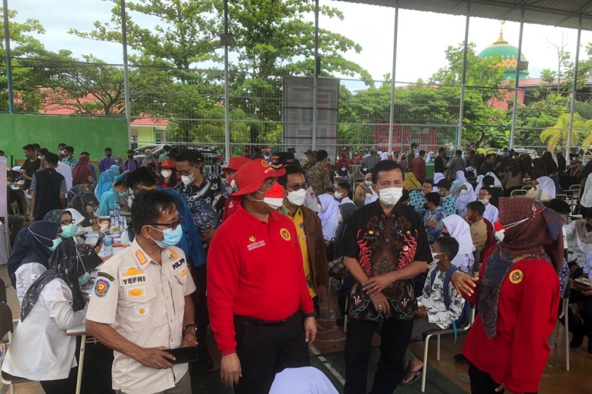 Ribuan pelajar-santri di Padang antusias ikuti vaksinasi digelar BIN
