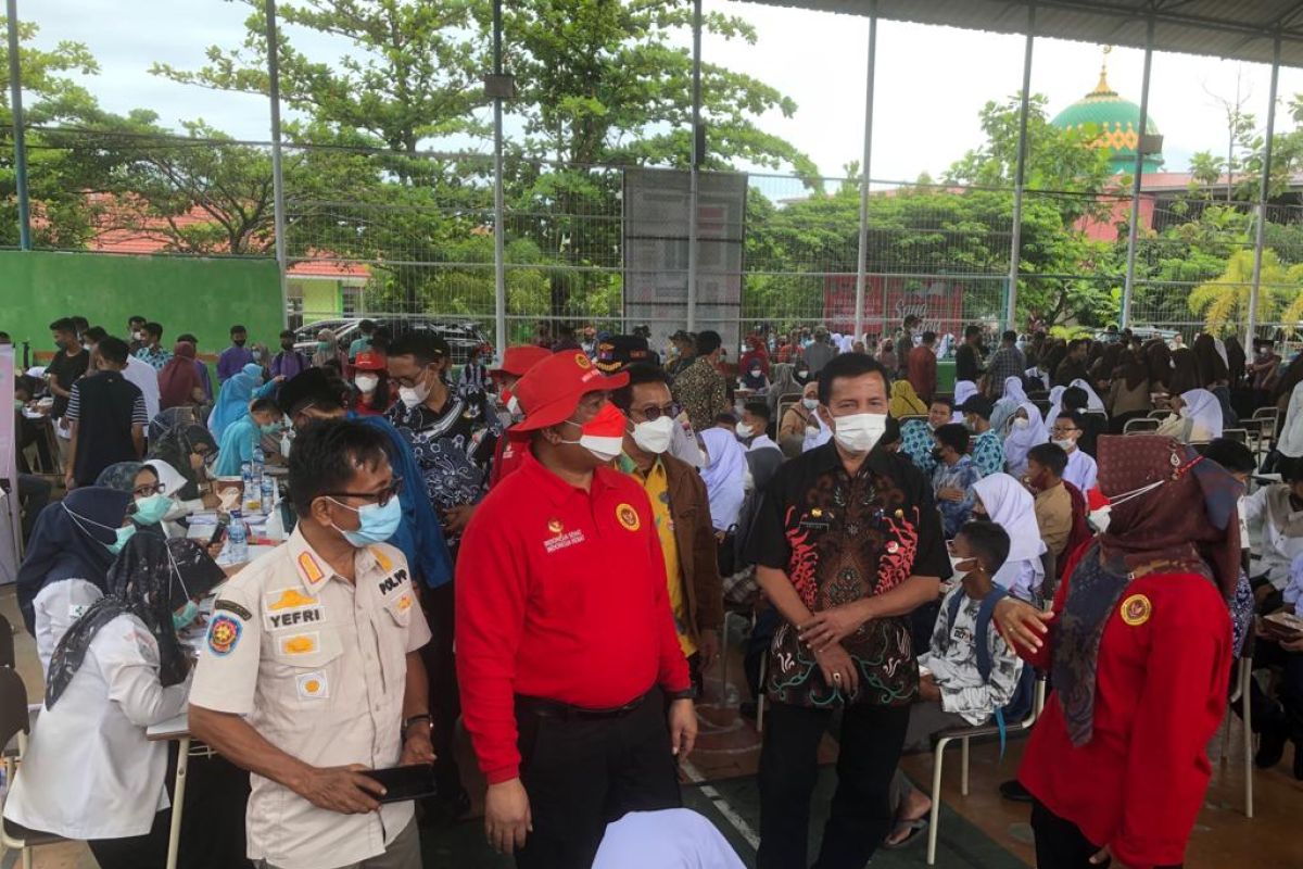 BIN hosts student vaccinations in Padang