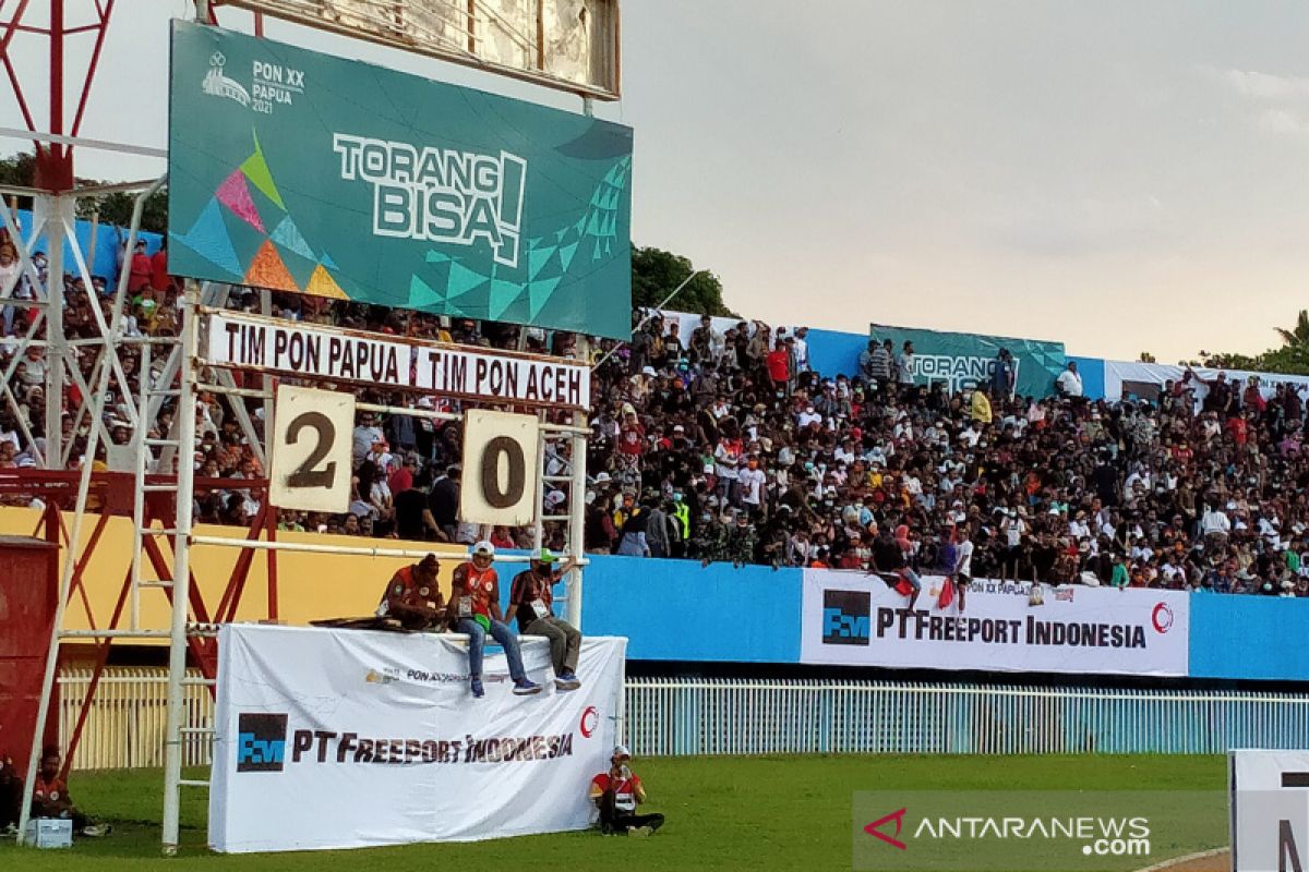 PON XX Papua - Tim sepak bola putra Papua sementara unggul 2-0 kontra Aceh