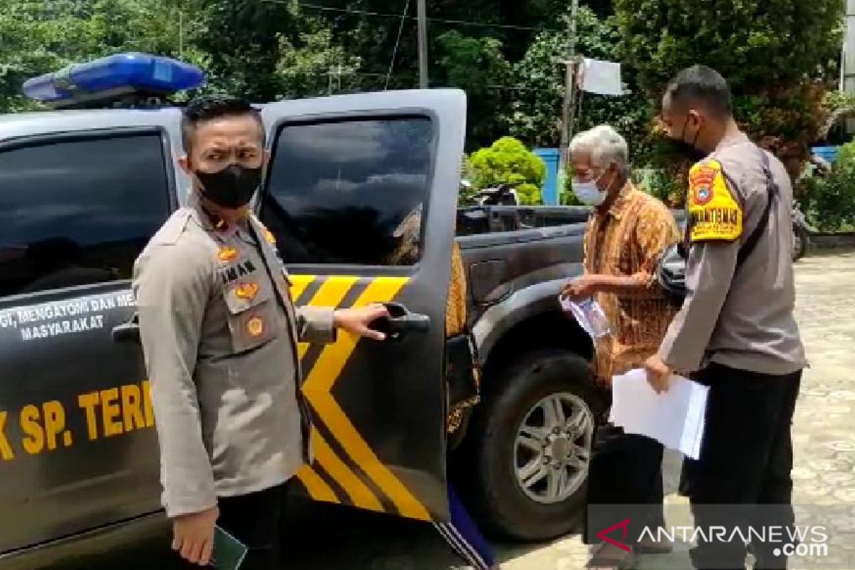 Polisi Bangka Barat jemput para lansia ikuti program vaksin COVID-19