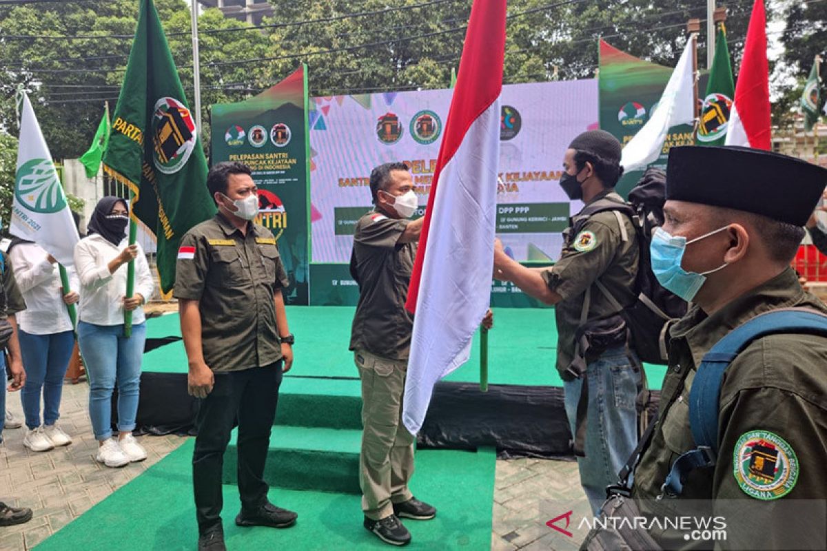 Kader PPP daki lima gunung di Indonesia teladani spirit resolusi jihad