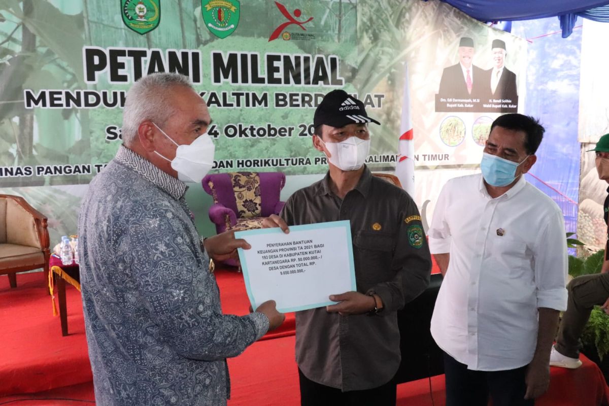 Gubernur serahkan Bankeu provinsi untuk 193 desa se Kabupaten Kukar