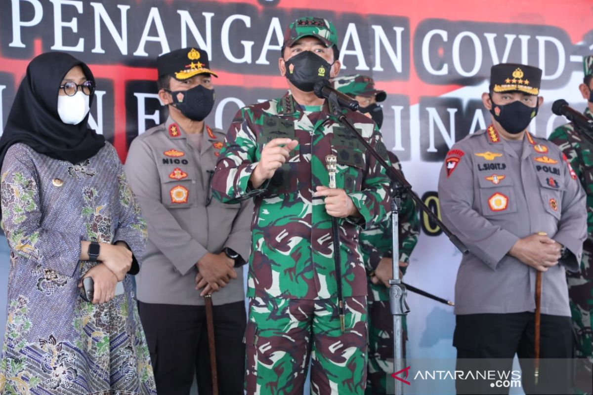 Kasus COVID-19 menurun, Panglima TNI ingatkan tetap waspada