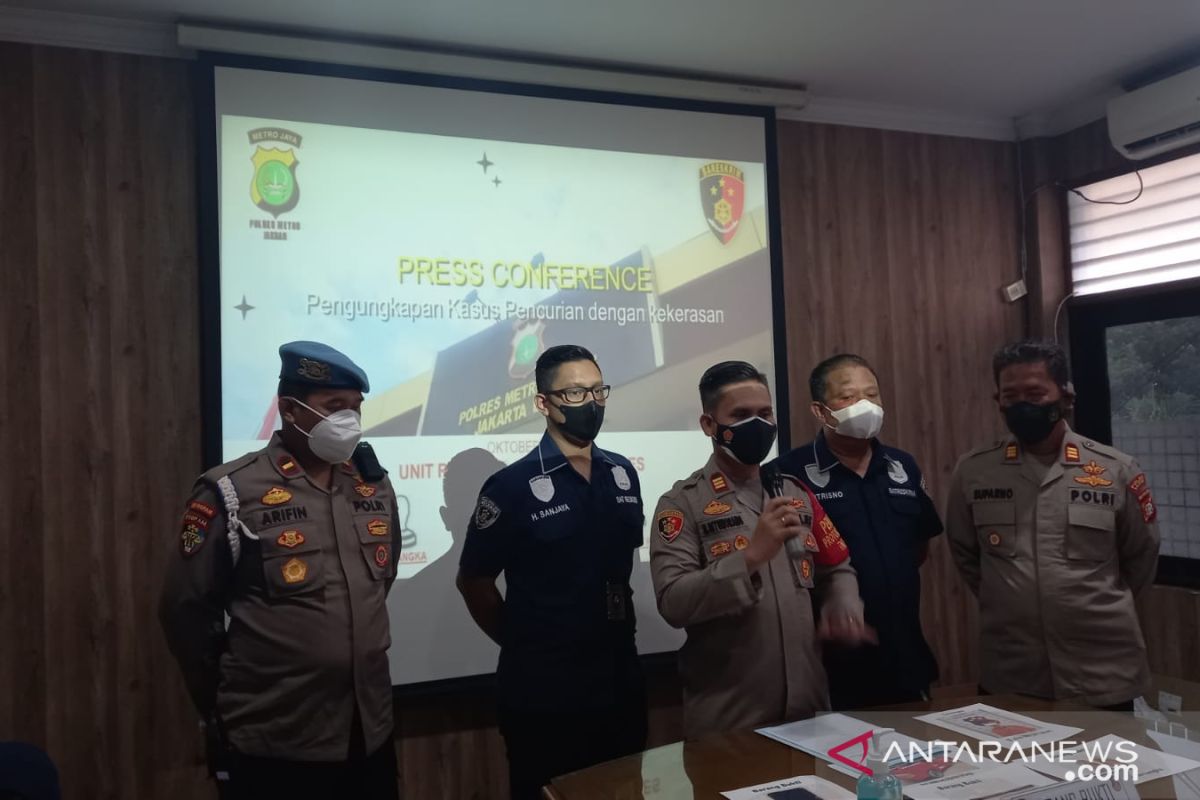 Polisi tangkap pencuri bermodus membawa korban dengan angkutan umum