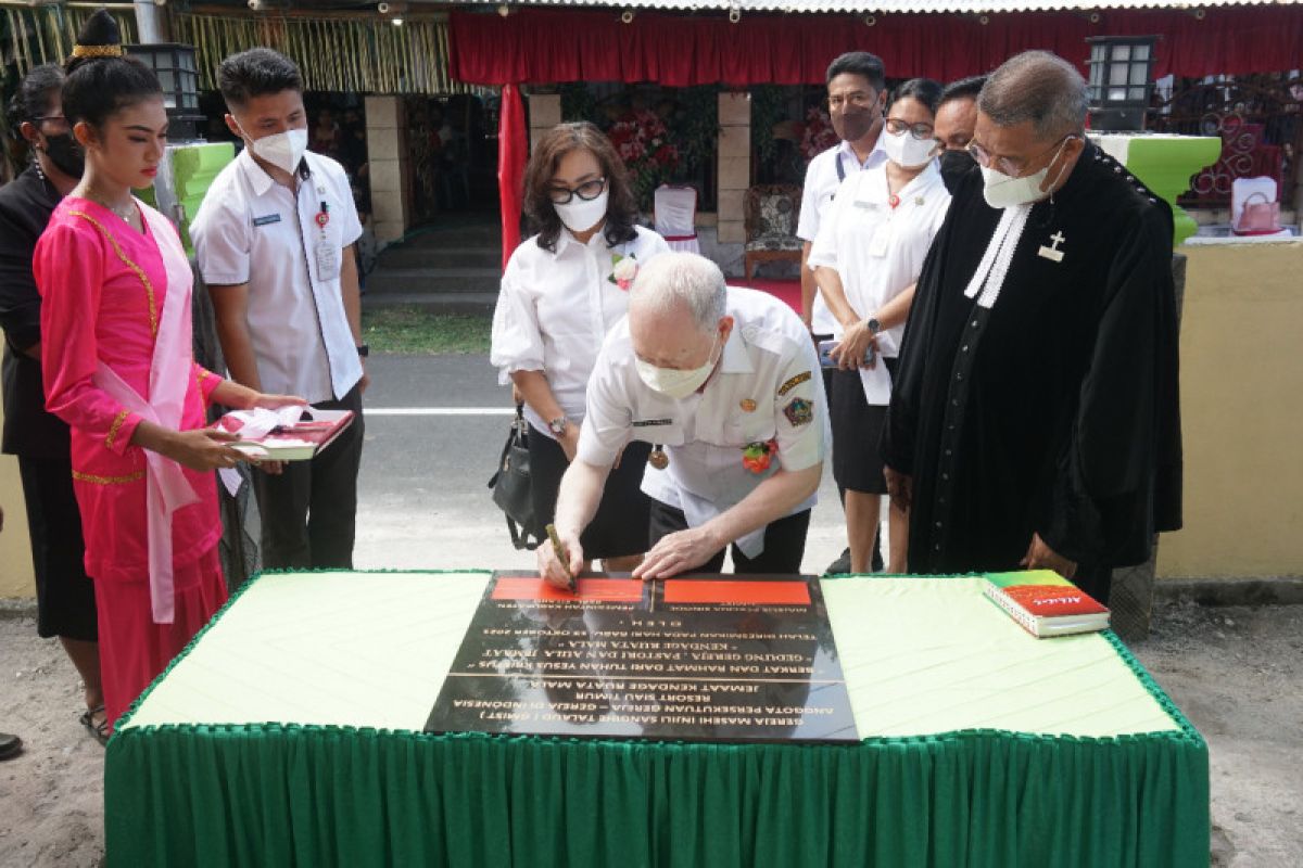 Wabup Sitaro resmikan Gedung Gereja GMIST Jemaat Kendagu Ruata Kampung Mala