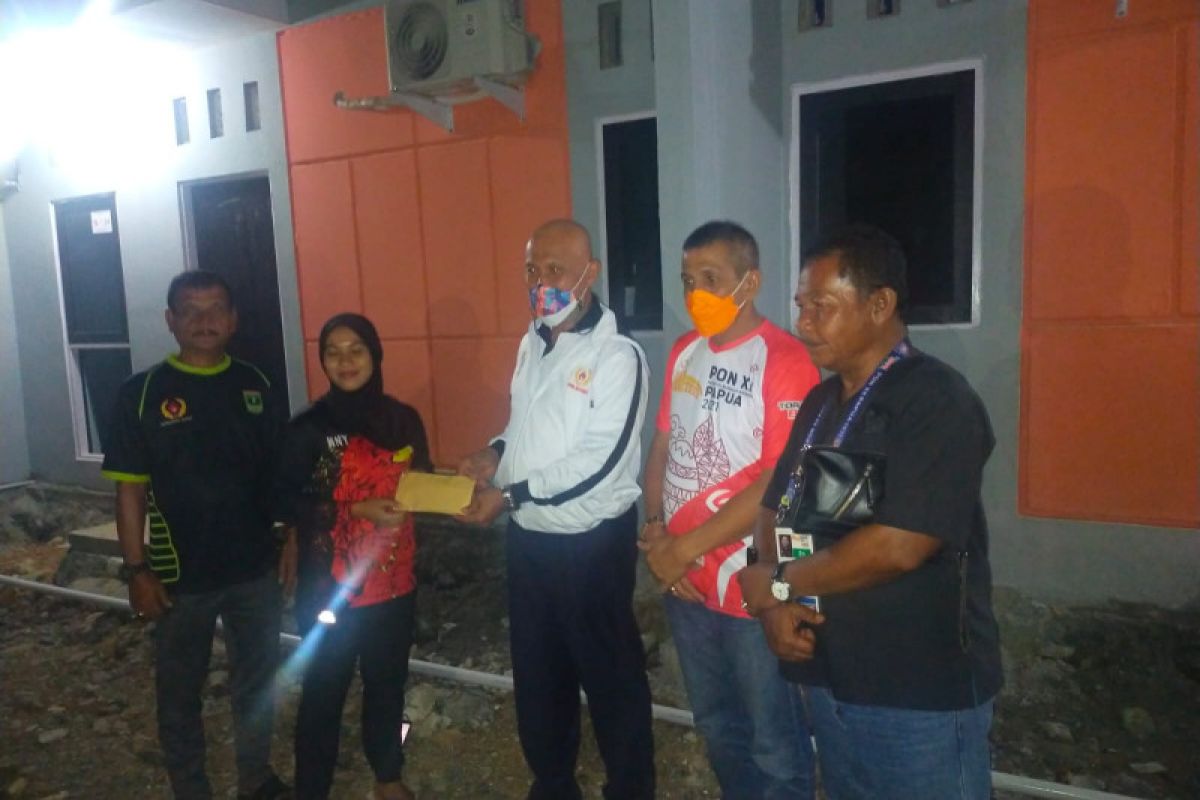 Gubernur Sumbar berikan bonus spontan kepada peraih medali PON Papua