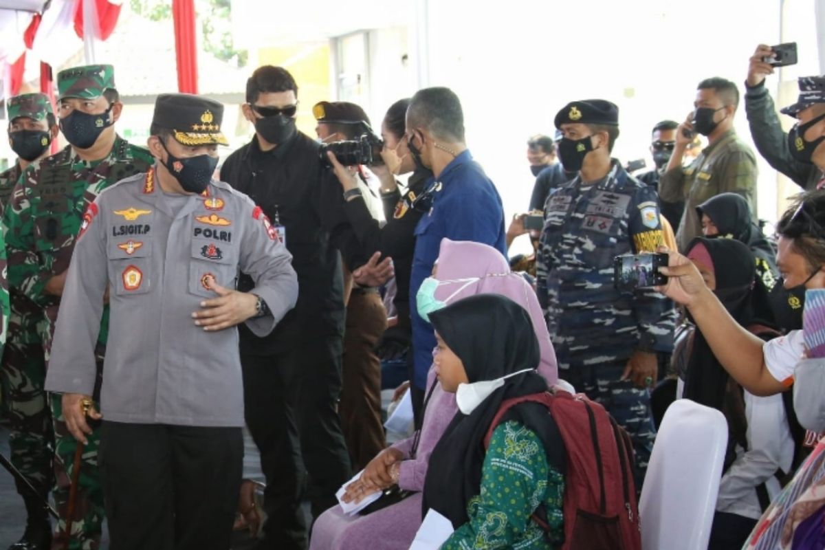 Gandeng PCNU Banyuwangi, Kapolri kejar target 70 persen vaksinasi Presiden Jokowi