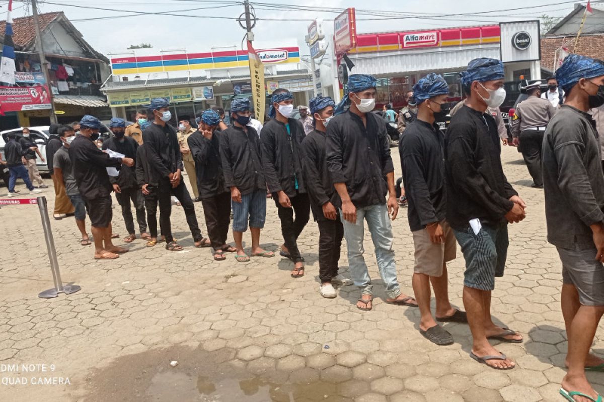 Ratusan warga Suku Badui jalani vaksinasi COVID-19